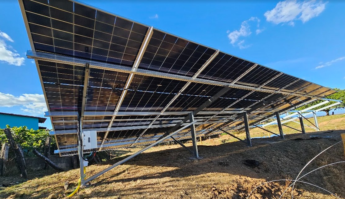 Usina solar de solo instalada pela Leandro Energia Solar